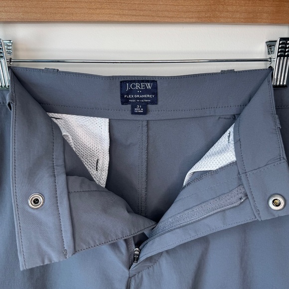 J.Crew 9" Gramercy tech short - Size 31 - Picture 2 of 5